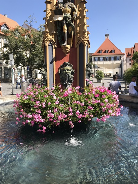 Brunnen auf dem Ulmer Rathausplatz