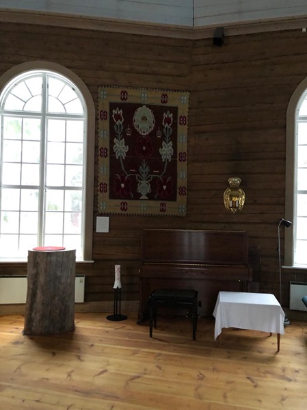 Das Klavier in der alten Kirche von Jokkmokk