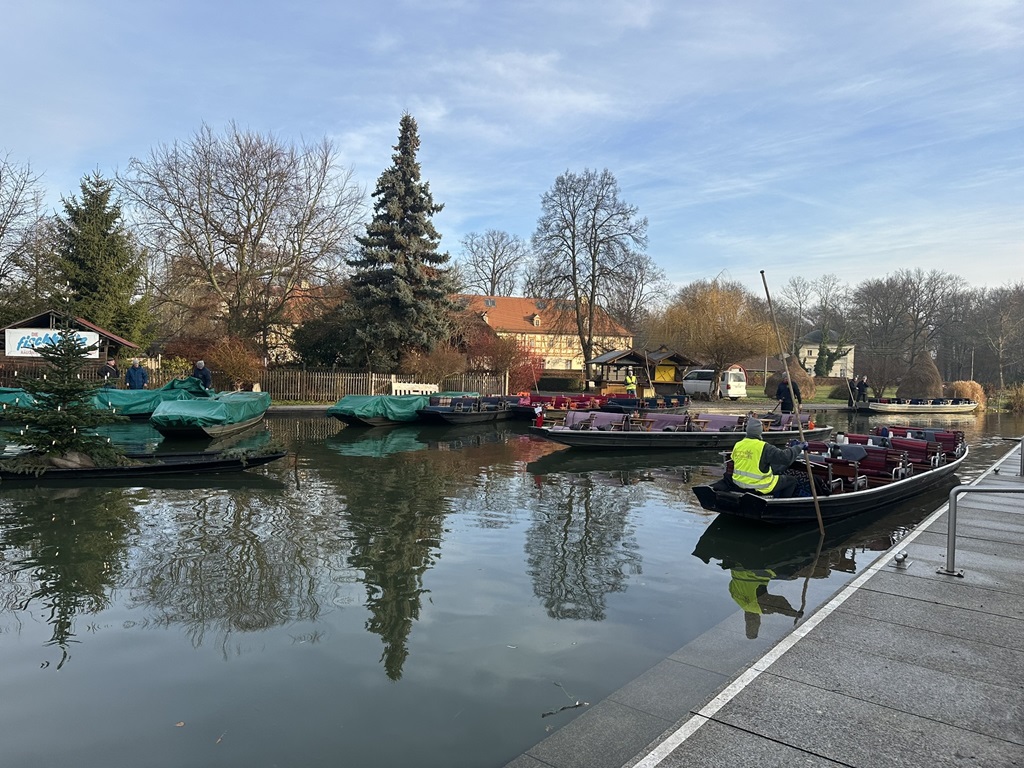Ausfahrt aus dem Kahnhafen in Lübbenau