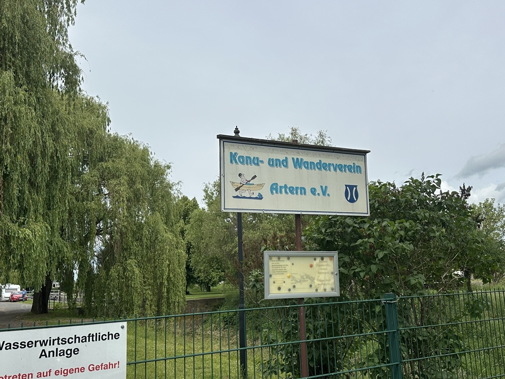 Eingangsschild zum Kanuclub