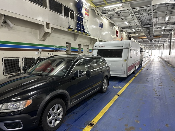 Wohnwagengespann im Bauch der StenaLine