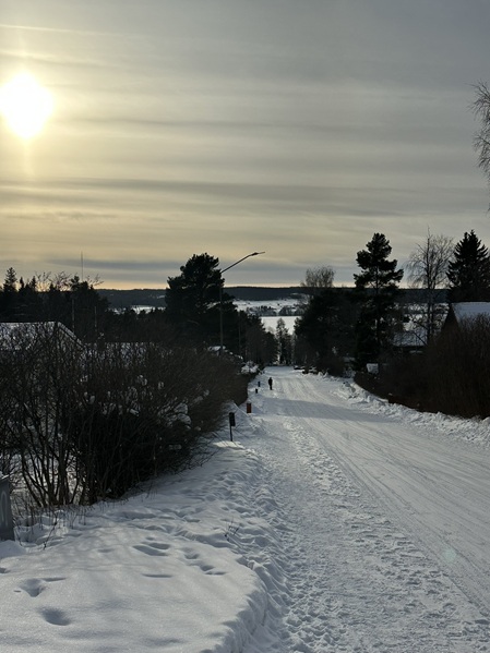 Straße zum See Storsjön in Östersund