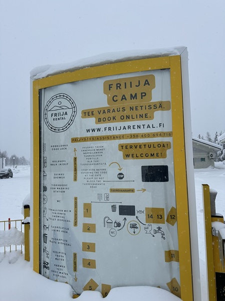 Eingangsschild zum Camp Friija Rental