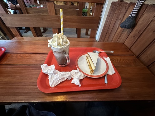 Leckerei im Swiss Café Konditorai